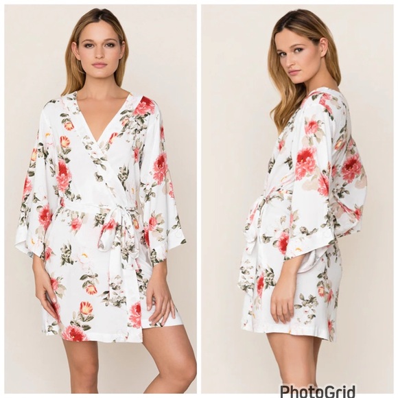 NWT Yumi Kim Dream Lover Robe Bridesmaid Bridal Kimono Style Floral White XS - Picture 1 of 8
